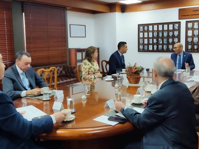Corte Suprema de Justicia e INPEC hablaron sobre hacinamiento en estaciones de policía y diligencias en la Corte.