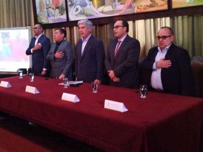 El Ministro estuvo acompañado del Gobernador Carlos Amaya. Foto: Foto: W