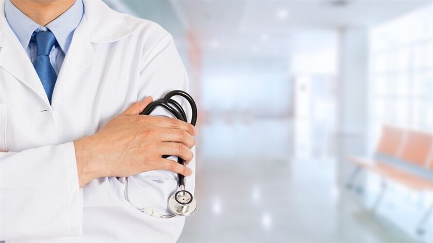 Familiares de la víctima recurrieron a una consulta médica, luego que el pequeño hubiera sido mordido en uno de sus pies por un alacrán.. Foto: Getty Images