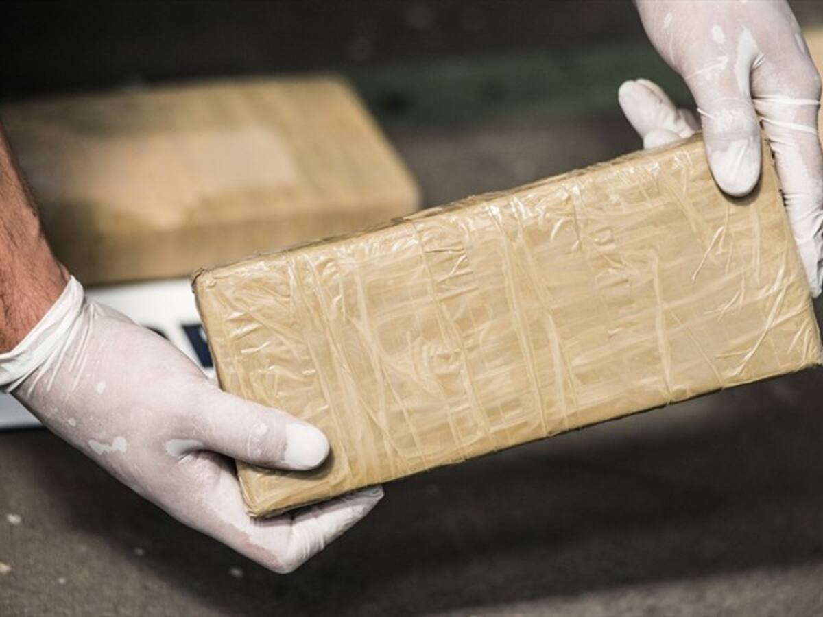 Incautan cocaína del Clan del Golfo en parqueadero de un edificio residencial