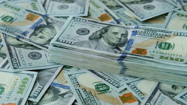 Mujer recibe por error de un banco mil millones de dólares. Foto: Getty Images