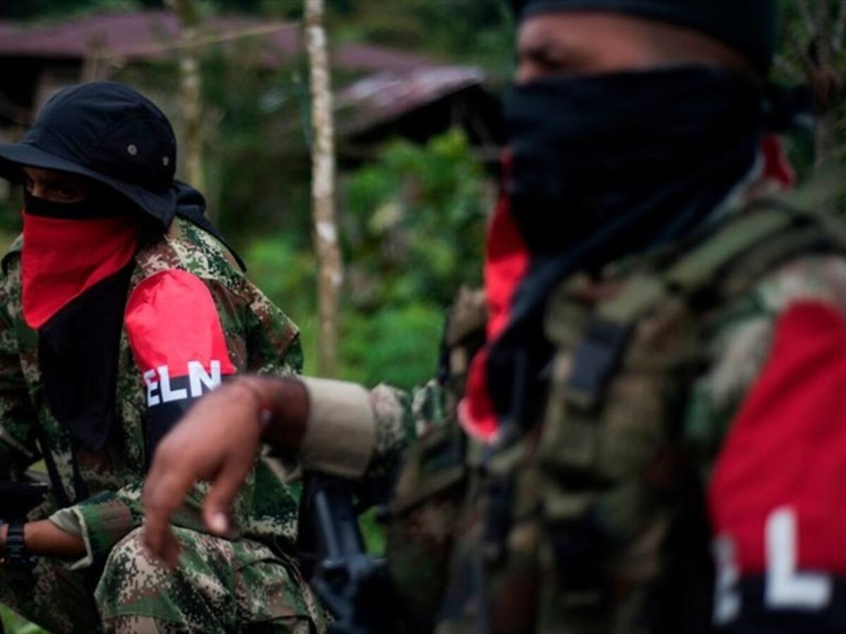 Aparecen cilindros y banderas del Eln en Cauca