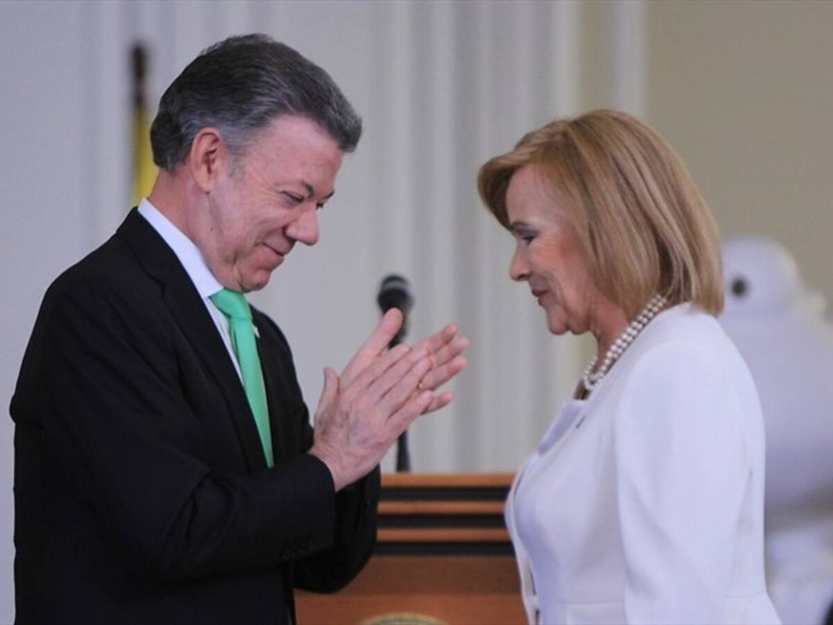 Durante la posesión de Yolanda Pinto, Santos exaltó a Alan Jara