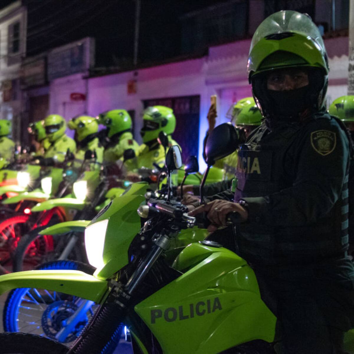 Video: investigan robo en Bogotá por parte de hombres que portaban prendas de la Policía