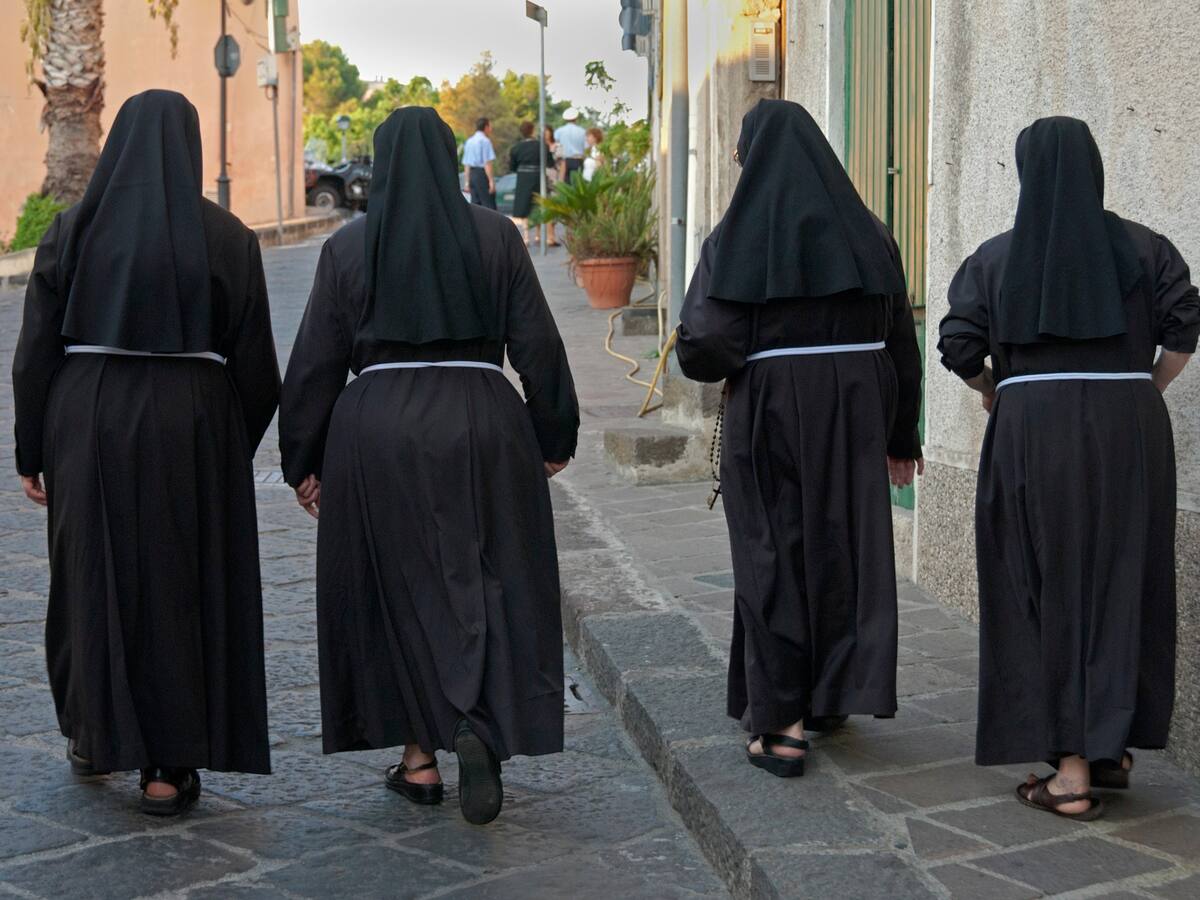 Con energía y risas: video de monjas jugando fútbol se vuelve viral en redes sociales
