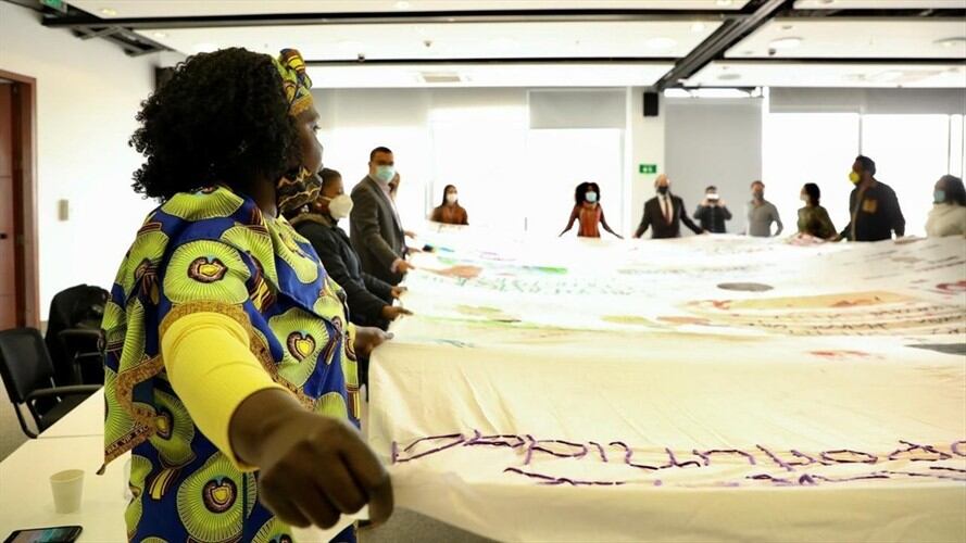 JEP recibe informe con más de 100 casos de niñas y mujeres abusadas en el conflicto. Foto: Cortesía JEP