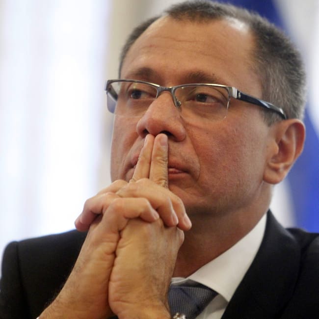 MON04. MONTEVIDEO (URUGUAY), 06/04/2024.- Fotografía de archivo fechada el 29 de mayo de 2014 que muestra al vicepresidente de Ecuador, Jorge Glas, durante una visita a Montevideo (Uruguay). El exvicepresidente de Ecuador Jorge Glas, uno de los hombres fuertes del Gobierno de Ecuador durante el mandato presidencial de Rafael Correa (2007-2017), vuelve a estar detenido, como lo ha estado la mayor parte de los más de seis años que han pasado desde que dejó el cargo, involucrado en condenas e imputaciones de corrupción que él denuncia como una persecución política y 'lawfare'. EFE/ Archivo