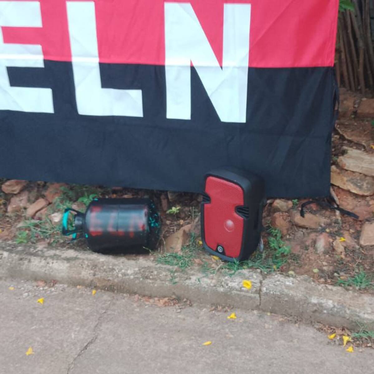 Varios municipios de Norte de Santander amanecieron con banderas alusivas al ELN