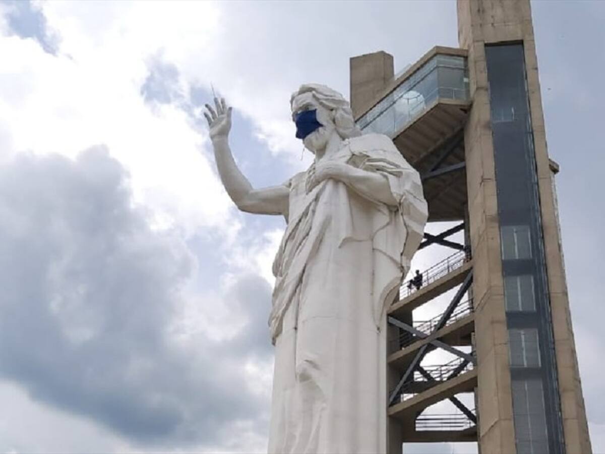 Al cerro El Santísimo le pusieron tapabocas