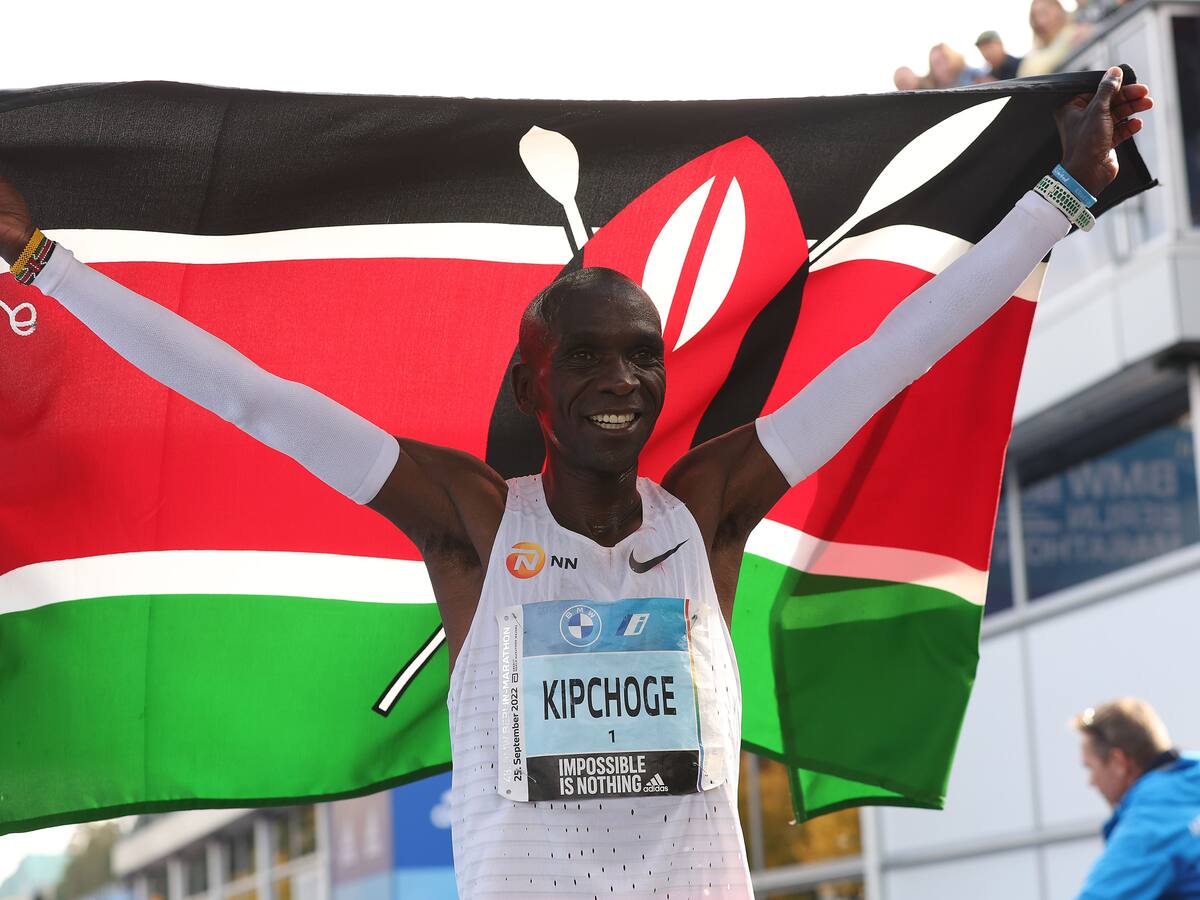 Eliud Kipchoge bate su propio récord mundial en la Maratón de Berlín
