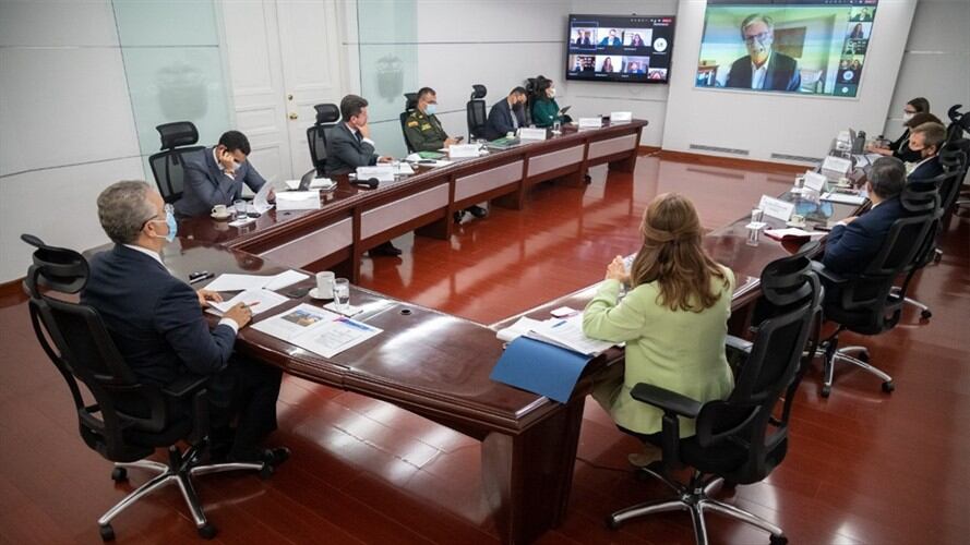 Reunión entre el presidente Iván Duque, la vicepresidenta y otros funcionarios del Gobierno con el director de Human Rights Watch, José Miguel Vivanco. Foto: Cortesía Presidencia