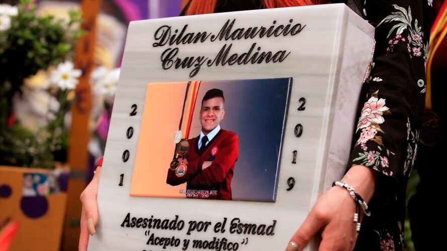 Jenny Alejandra Medina, madre del joven asesinado a manos de un agente del Esmad, hizo parte de las movilizaciones del 28 de abril.. Foto: Getty Images