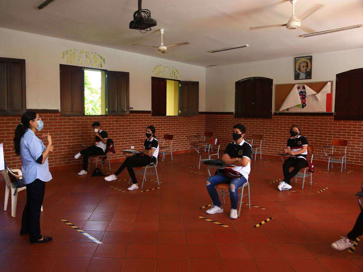 Gobierno insiste en la urgencia del regreso a clases durante este año