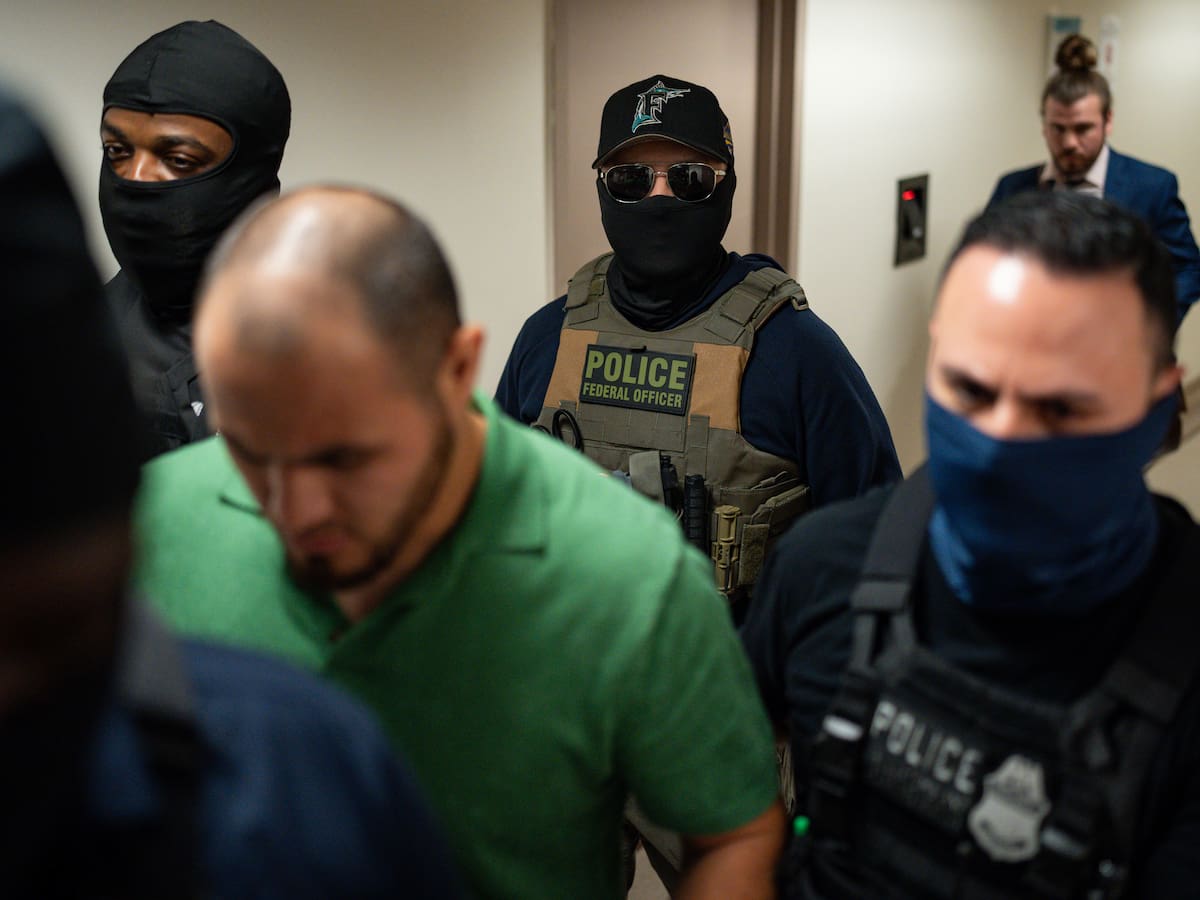 Denuncian condiciones en que están detenidos inmigrantes en edificio federal en Nueva York