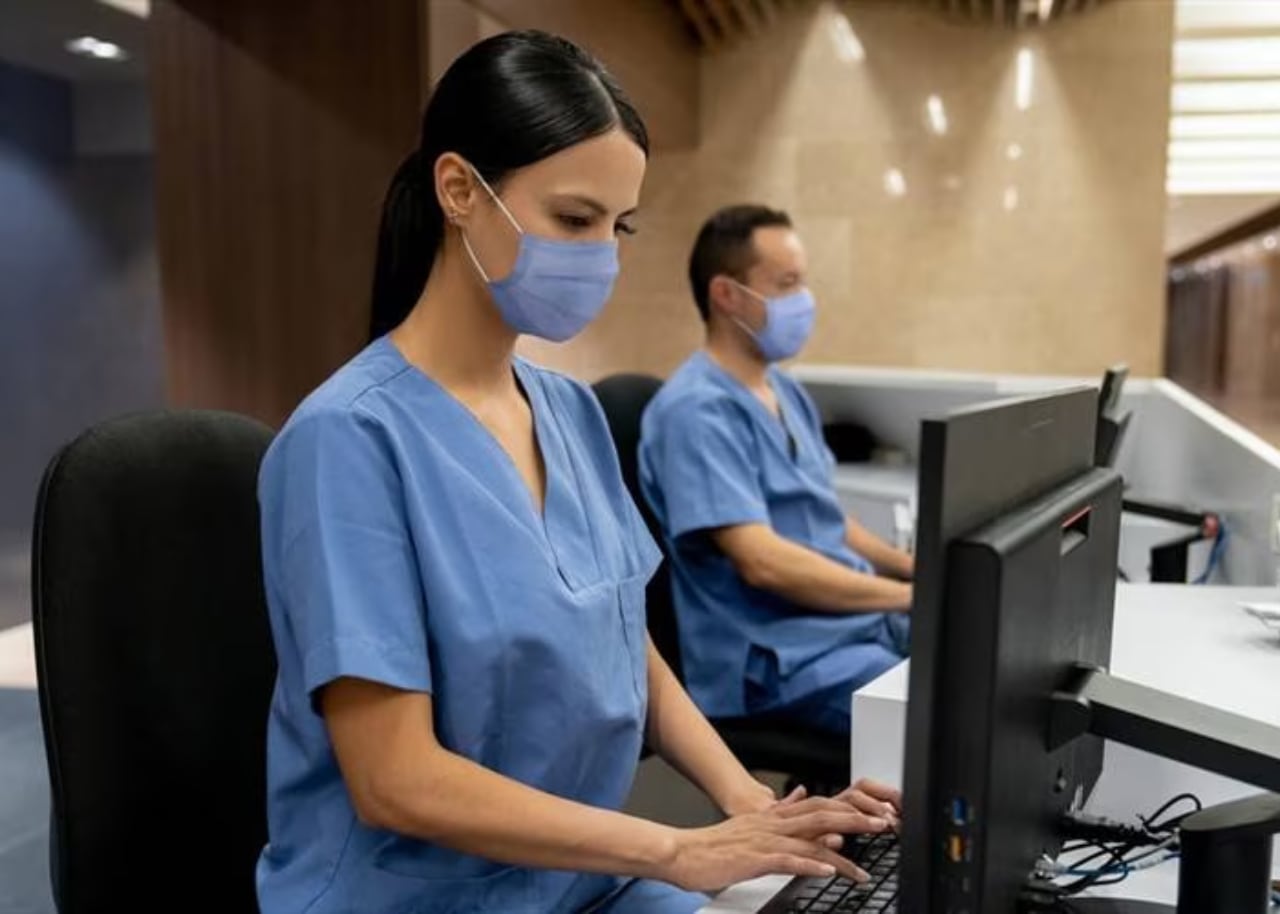 Técnico en Apoyo Administrativo en Salud SENA: ¿Cuánto dura y qué se estudia? / imagen de referencia. Foto: Getty Images(Thot)