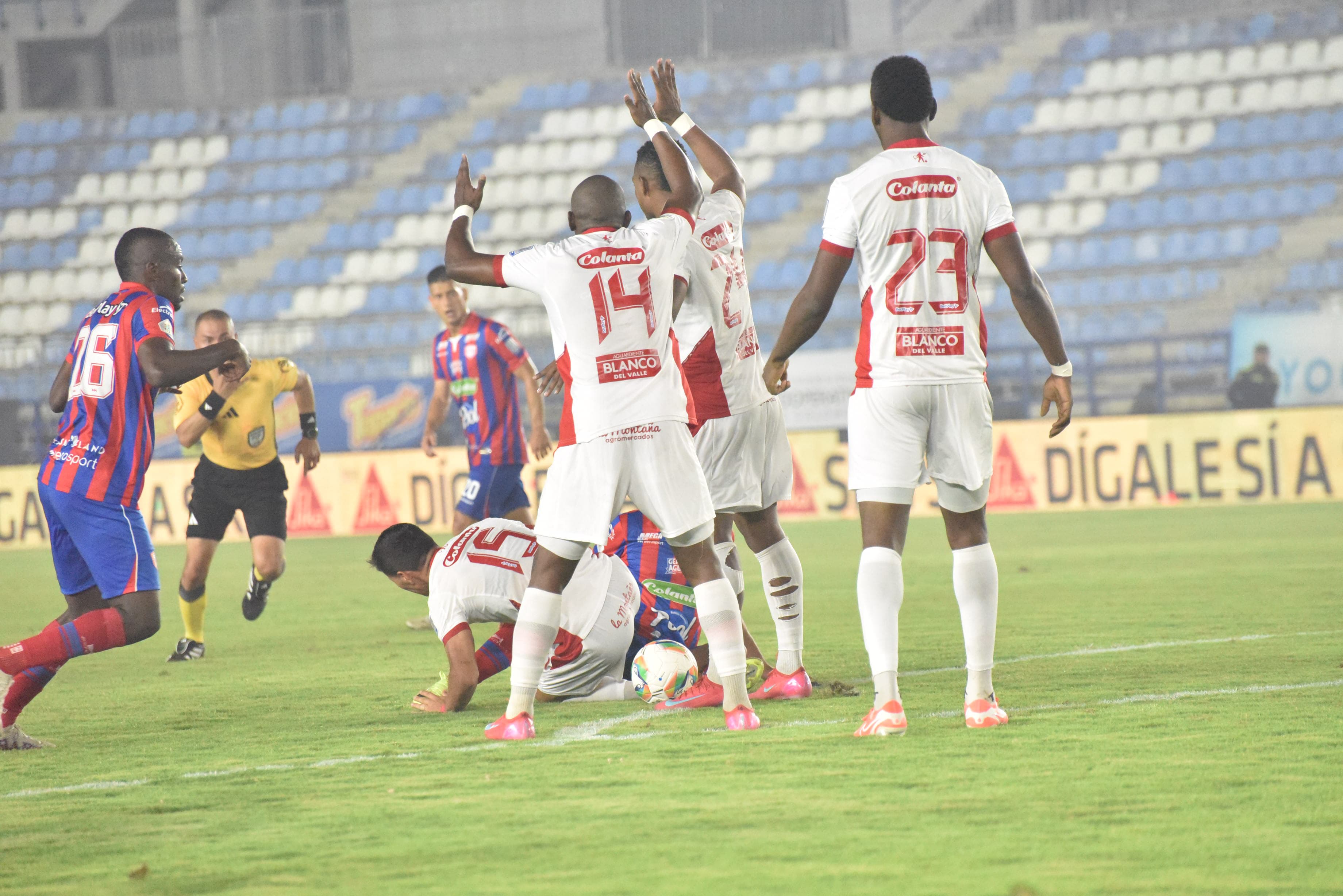 América de Cali es el nuevo líder de la Liga BetPlay. Foto: Montiner Alvis/Colprensa.