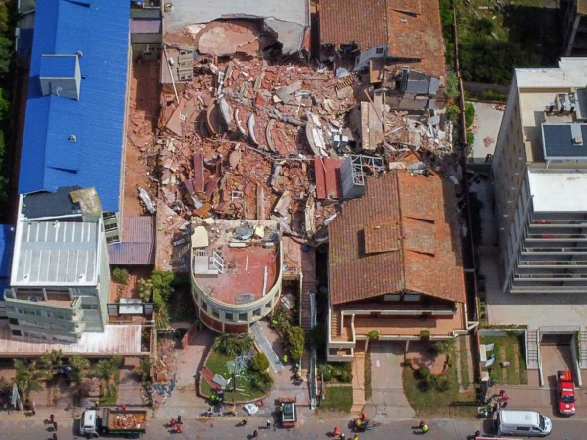 Un muerto y casi una decena de desaparecidos tras derrumbe de un hotel en Argentina