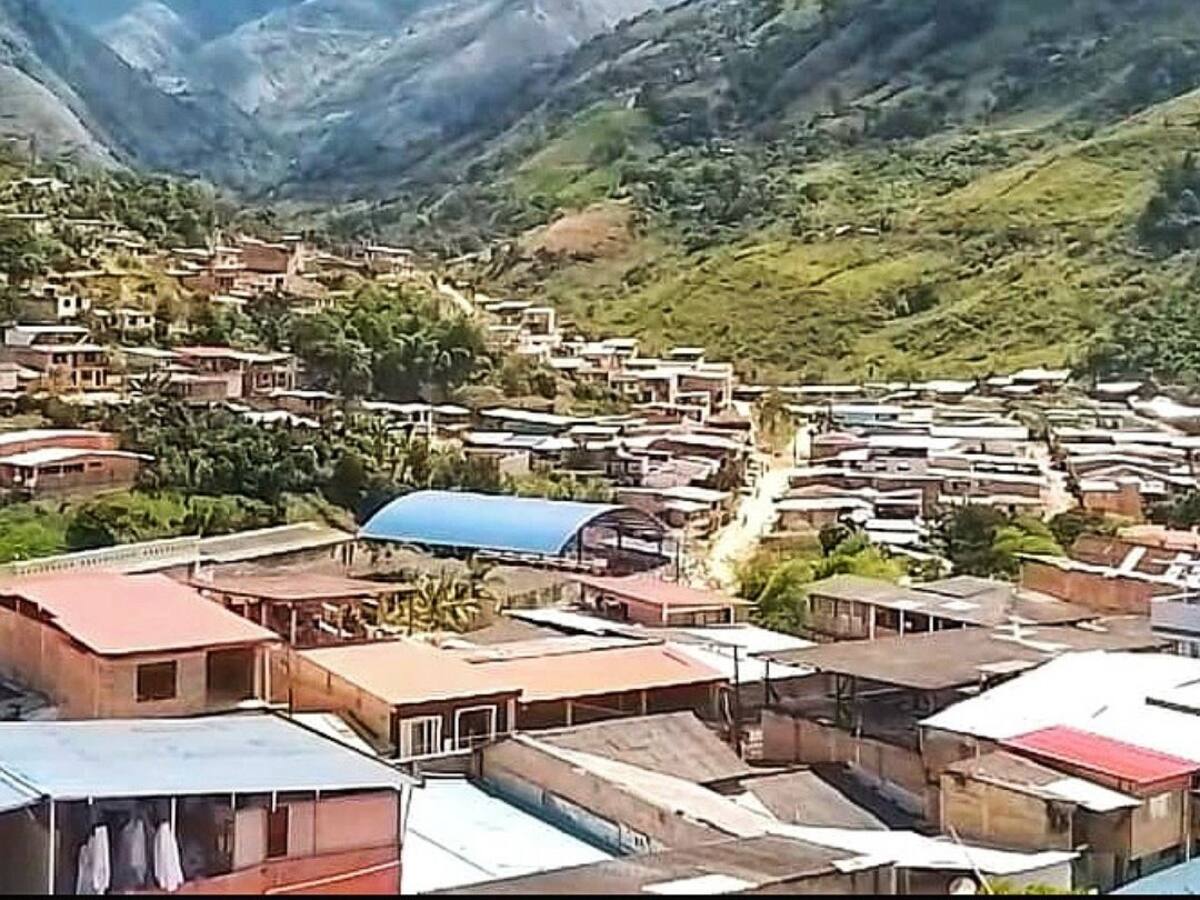 Por crisis humanitaria piden al presidente Petro visitar Argelia, Cauca