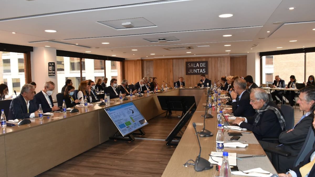 Petro, Gutiérrez y Hernández se reunieron con gremio de empresarios colombianos