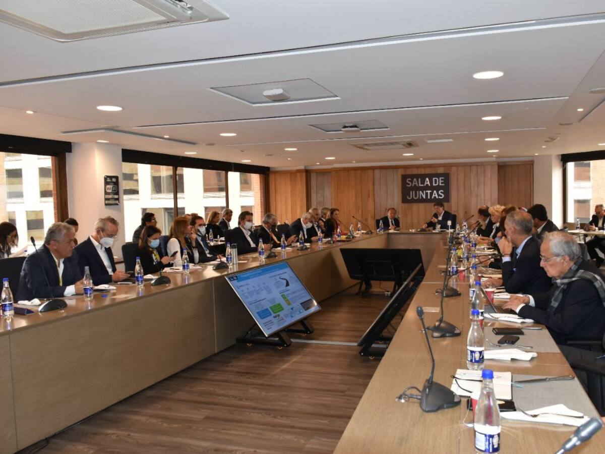 Petro, Gutiérrez y Hernández se reunieron con gremio de empresarios colombianos