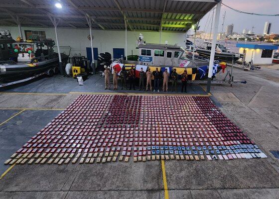 Armada incautó más de una tonelada de cocaína en el Caribe colombiano. Foto: Armada de Colombia.
