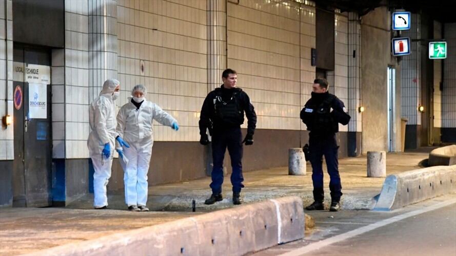 El atacante fue herido en múltiples zonas del cuerpo y se desconocen los motivos que llevaron al hombre a enfrentarse con los agentes. . Foto: Getty Images