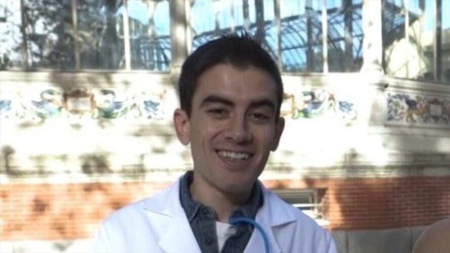 El Arzobispado de Lima, en Perú usó la imagen del "Niño Polla" al creer que había fallecido por COVID-19 pero ni era médico, ni había muerto.. Foto: Twitter