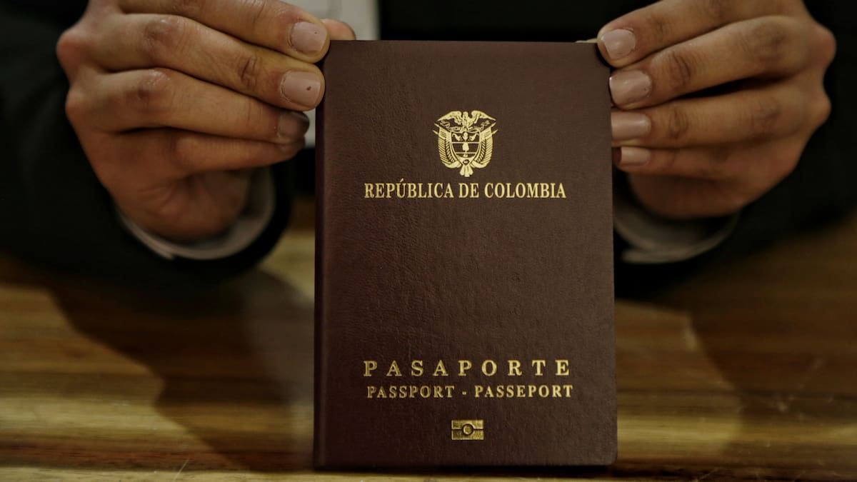 ¿Quién expedirá los pasaportes entre septiembre y abril? Contralor alerta riesgo en el servicio