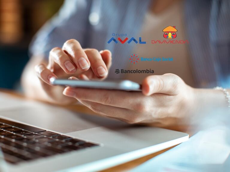 Persona pagando servicios desde el celular // Foto de referencia: GettyImages, más logos de las entidades