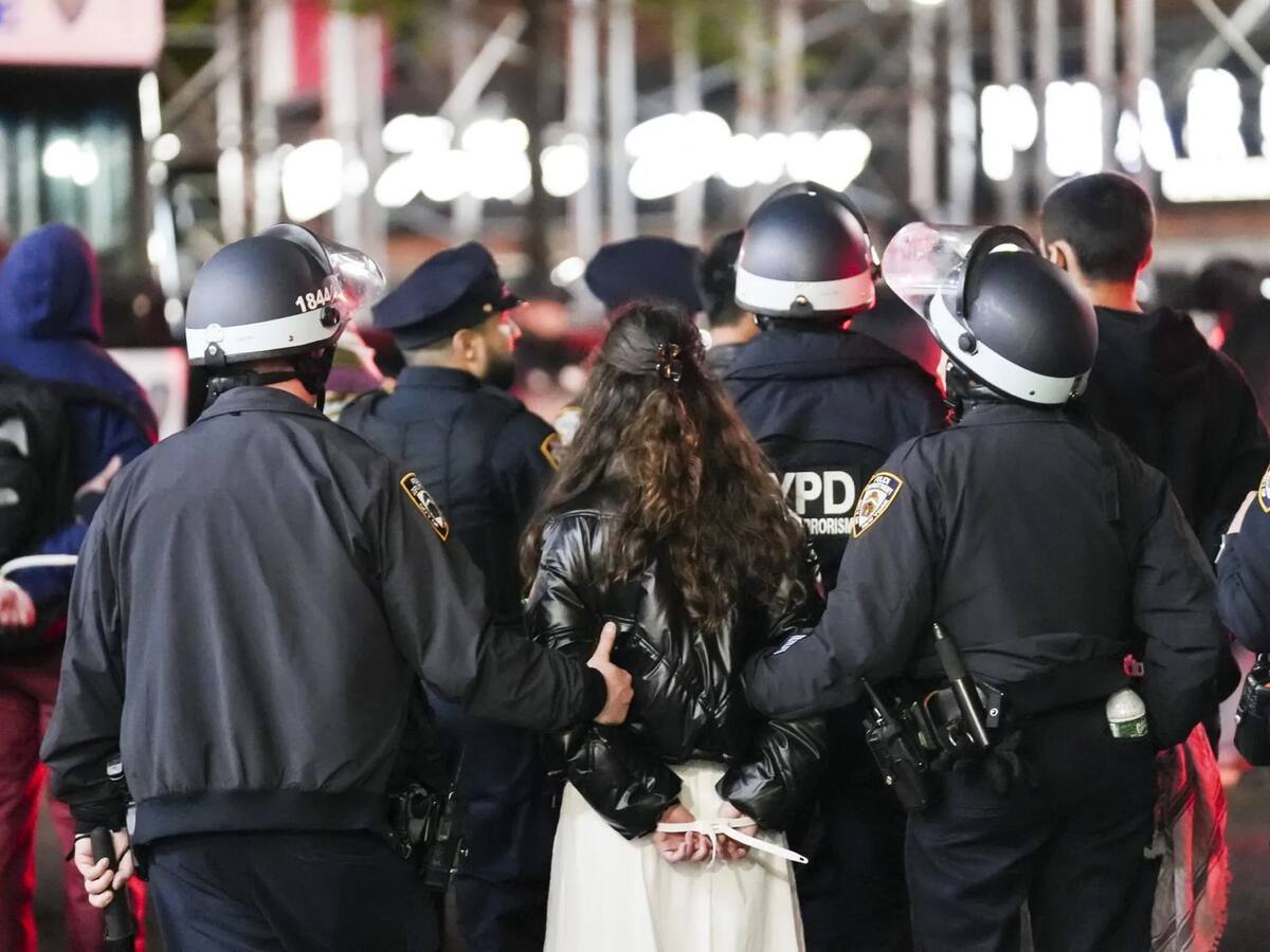 Ya son 282 estudiantes detenidos en Nueva York por protestas propalestinas universitarias