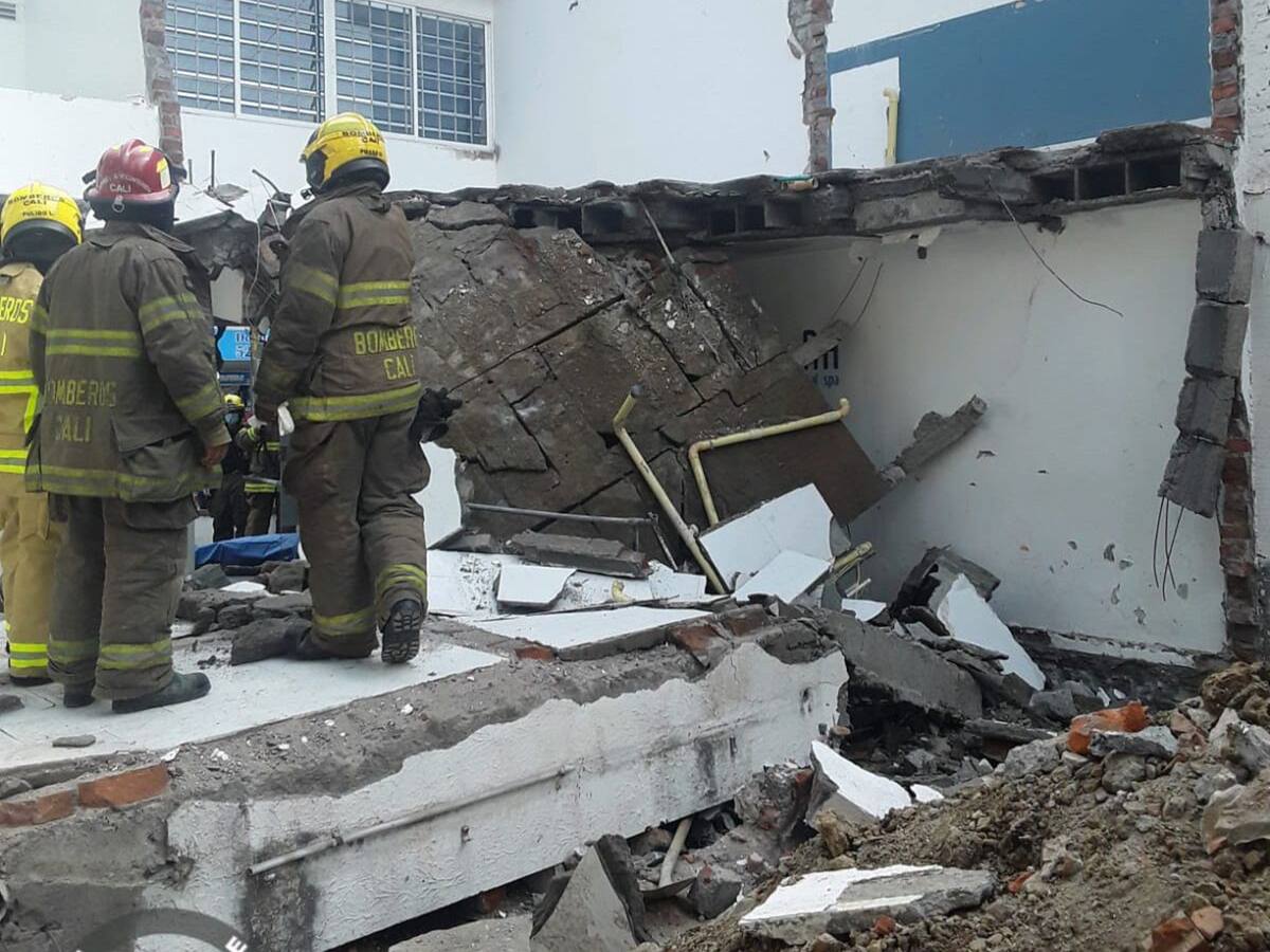 Un muerto y un herido dejó el colapso de una pared de un edificio en el sur de Cali
