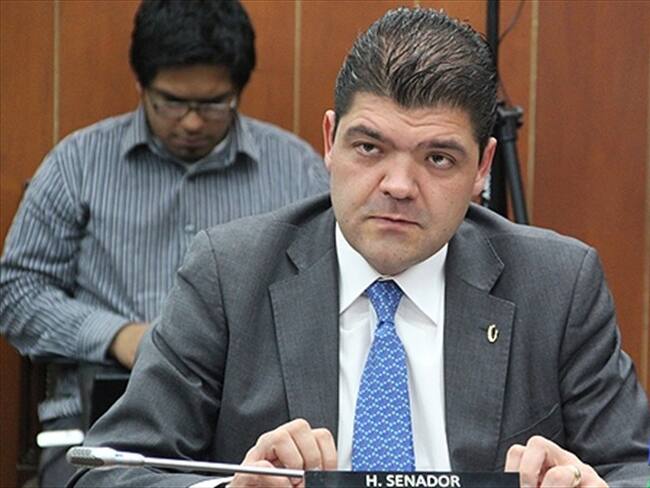 Senador Juan Diego Gómez explica proyecto para reglamentar la protesta social en Colombia