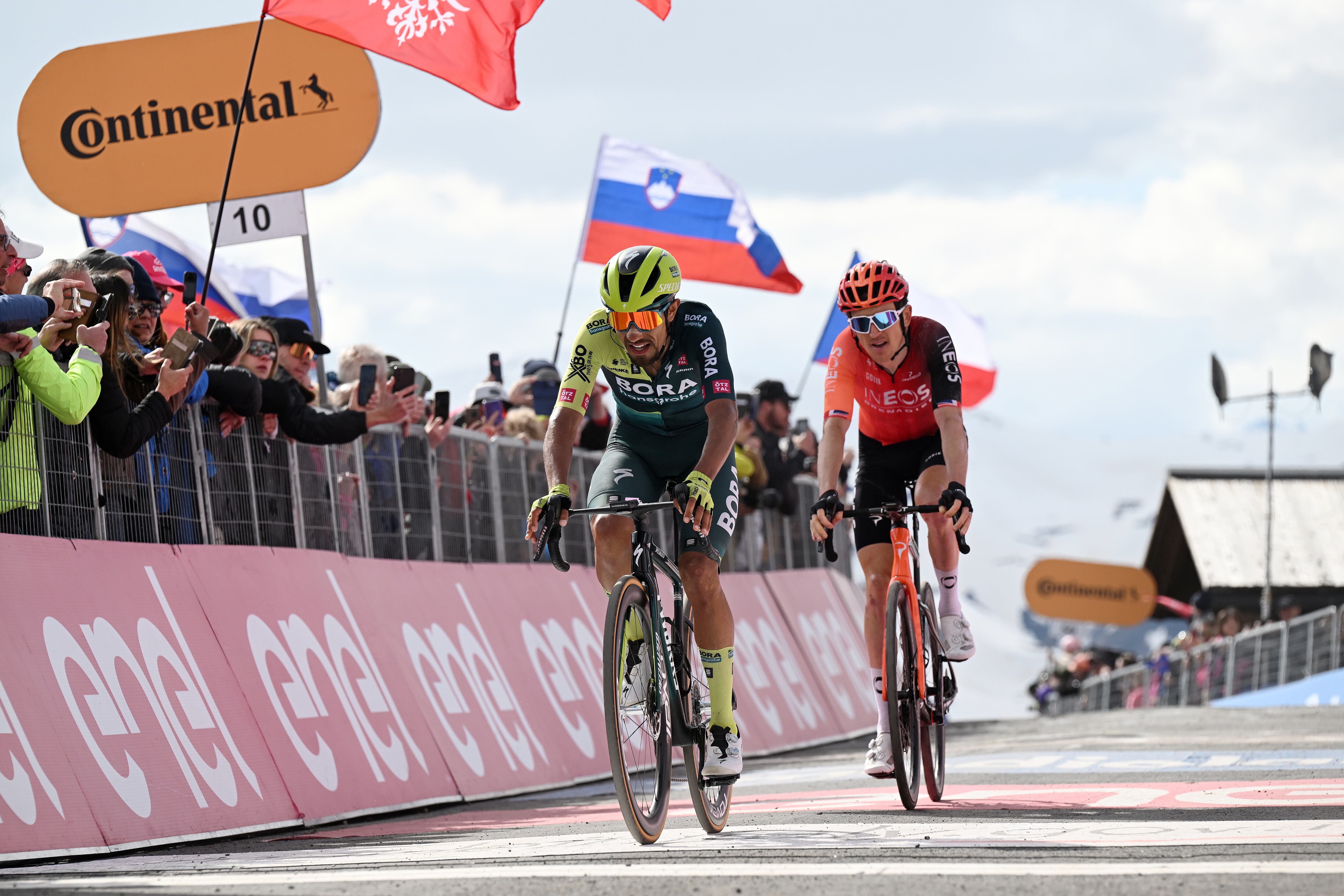 Daniel Felipe Martínez le quitó el segundo puesto en la general a Geraint Thomas. (Foto: Tim de Waele / Getty Images)
