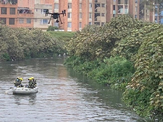 La búsqueda de Sara Sofía Galván se realiza con ayuda de drones y equipo de rescate acuático. Foto: Colprensa / CAMILO GARCÍA