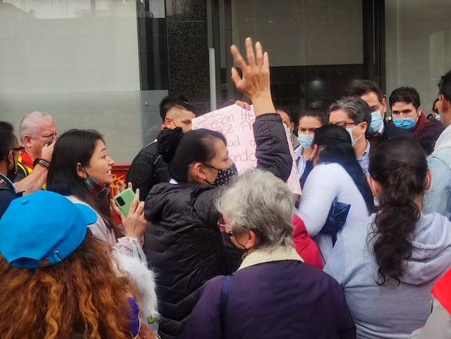 Madres cabeza de familia en Bogotá no reciben bono de discapacidad hace dos meses