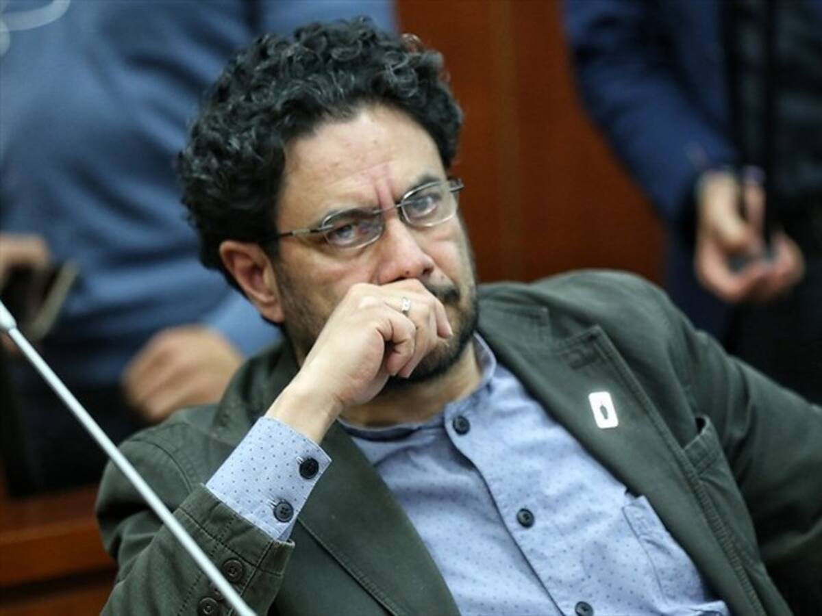 Cepeda acude a instancias internacionales para denunciar presiones a la Corte Suprema