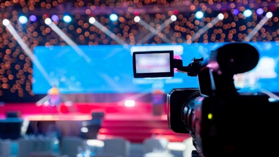 Foto de referencia de una emisión de un noticiero. Foto: Getty Images/Prasert Krainukul