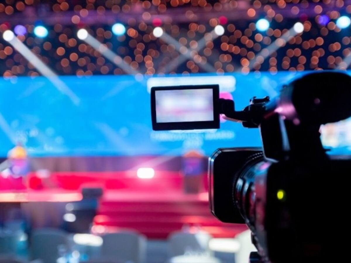 En plena emisión de noticias en vivo mostraron por error un video porno