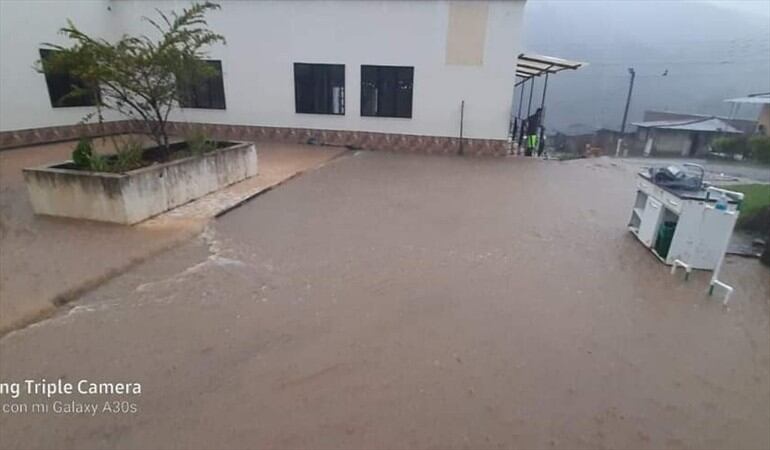 Quebradas como Piedra Mula, Agua Chucha y San Francisco, así como los ríos Vichiquí y La Calera se desbordaron . Foto: Cortesía