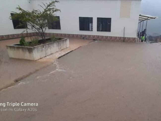 Quebradas como Piedra Mula, Agua Chucha y San Francisco, así como los ríos Vichiquí y La Calera se desbordaron . Foto: Cortesía