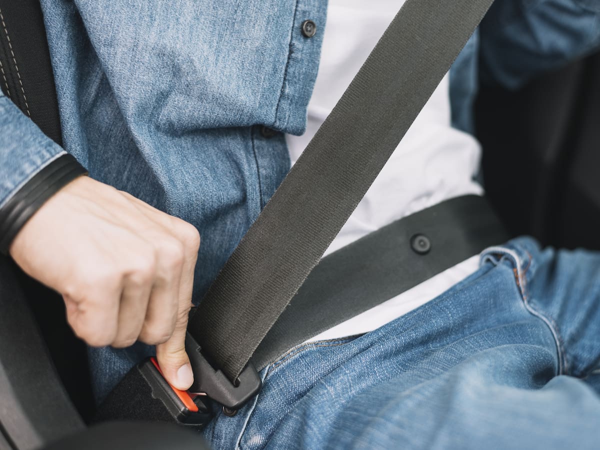 La multa que tendrá que pagar si los pasajeros de atrás no usan el cinturón de seguridad