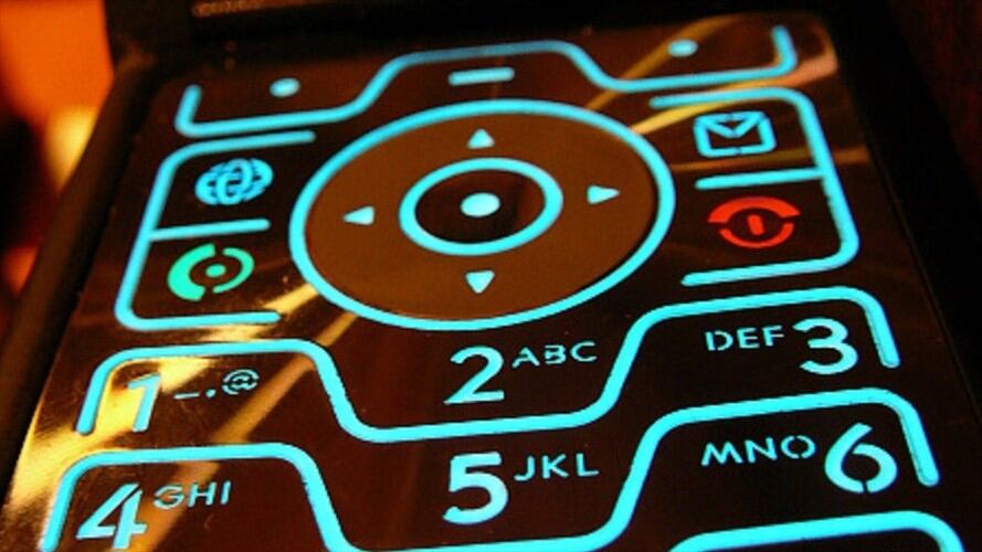 El Motorola V3 fue uno de los celulares más icónicos de la marca por su diseño y tapa.. Foto: Getty Images