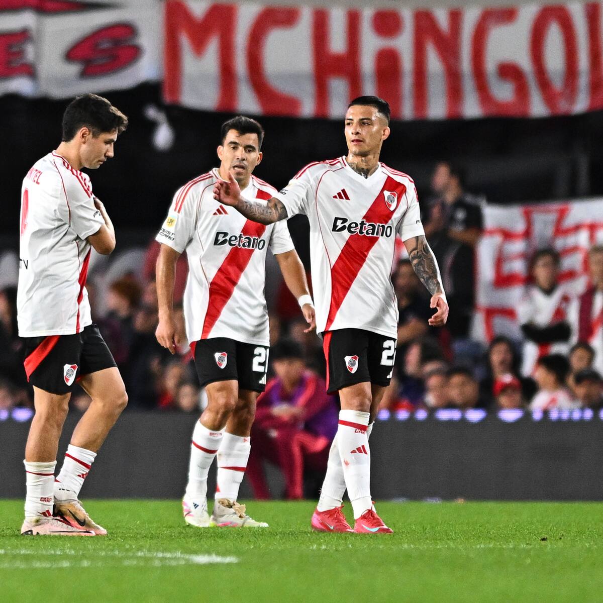 El River de Castaño y Borja pasó a cuartos de final de la Liga Argentina tras vencer a Barracas 3-0