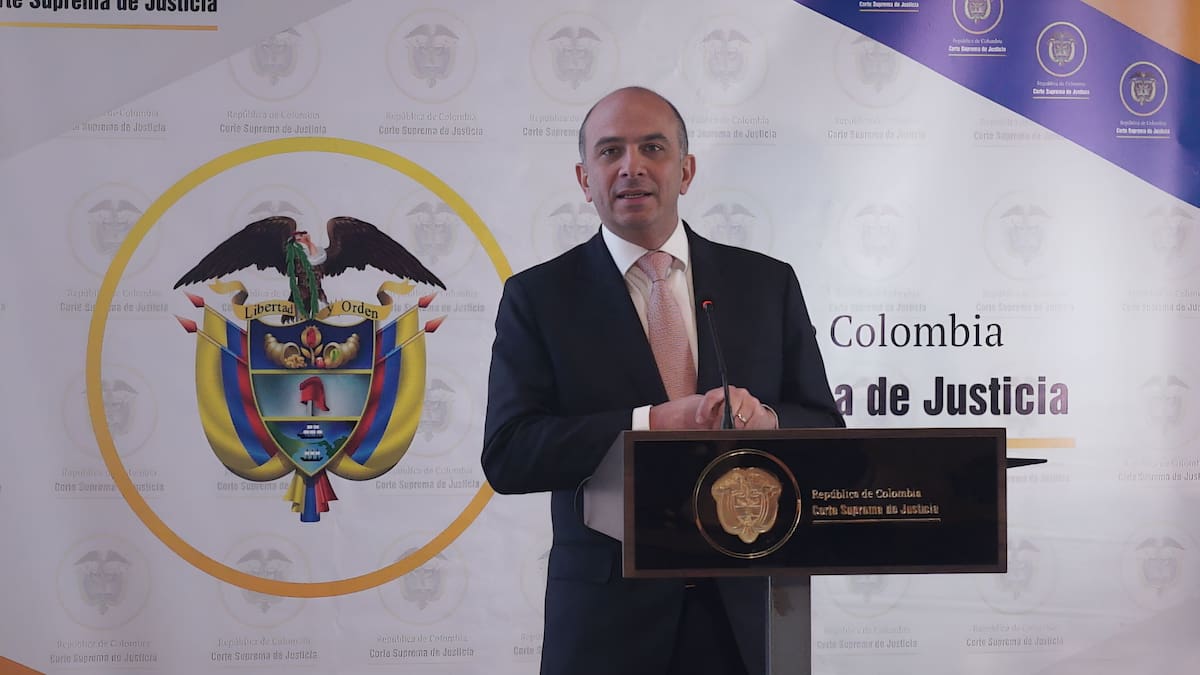 ¿Con cuántos votos fue elegido Carlos Camargo como magistrado de la Corte Constitucional?