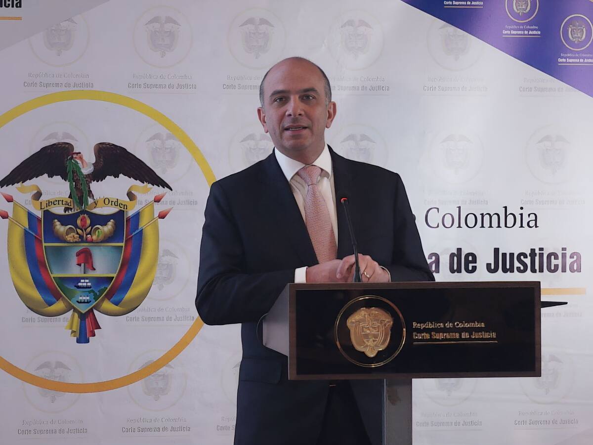 ¿Con cuántos votos fue elegido Carlos Camargo como magistrado de la Corte Constitucional?