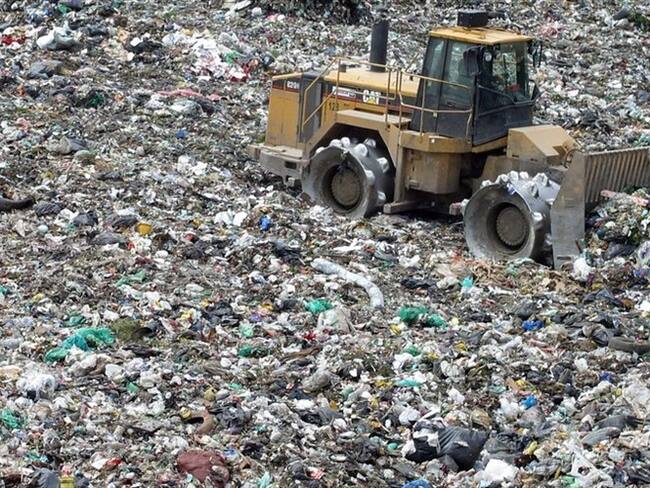 Habitantes de los barrios aledaños como Mochuelo o San Joaquín denuncian estar afectados por los olores derivados de esta emergencia.. Foto: Colprensa