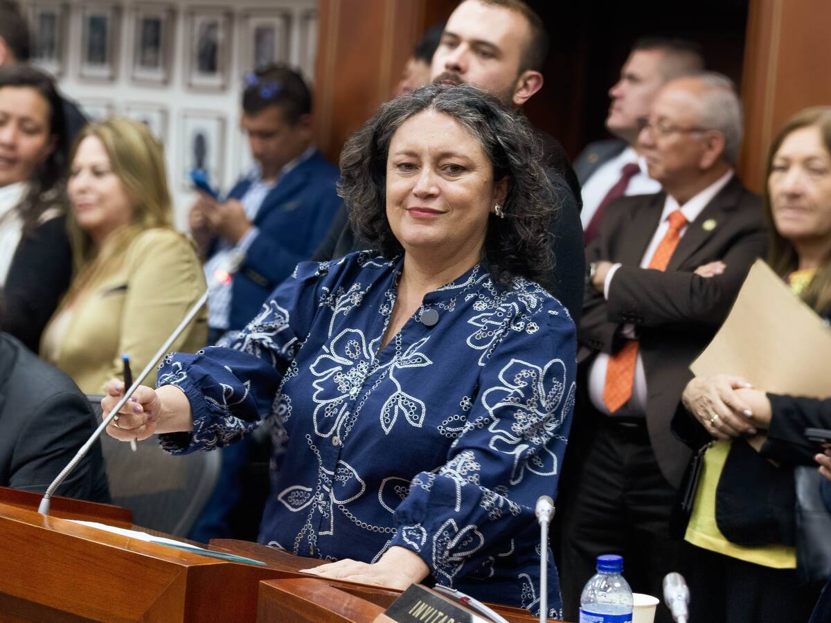 Angélica Lozano asegura que Gobierno Petro está presentando un presupuesto inflado: “bomba fiscal”