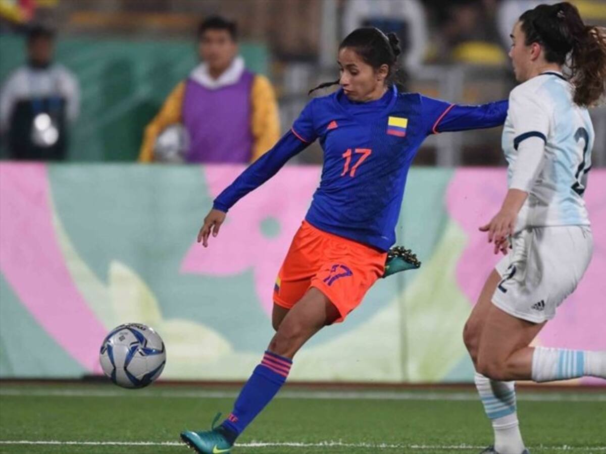 "Horarios de fútbol femenino no favorecen a futbolistas ni espectadores": Carolina Arias