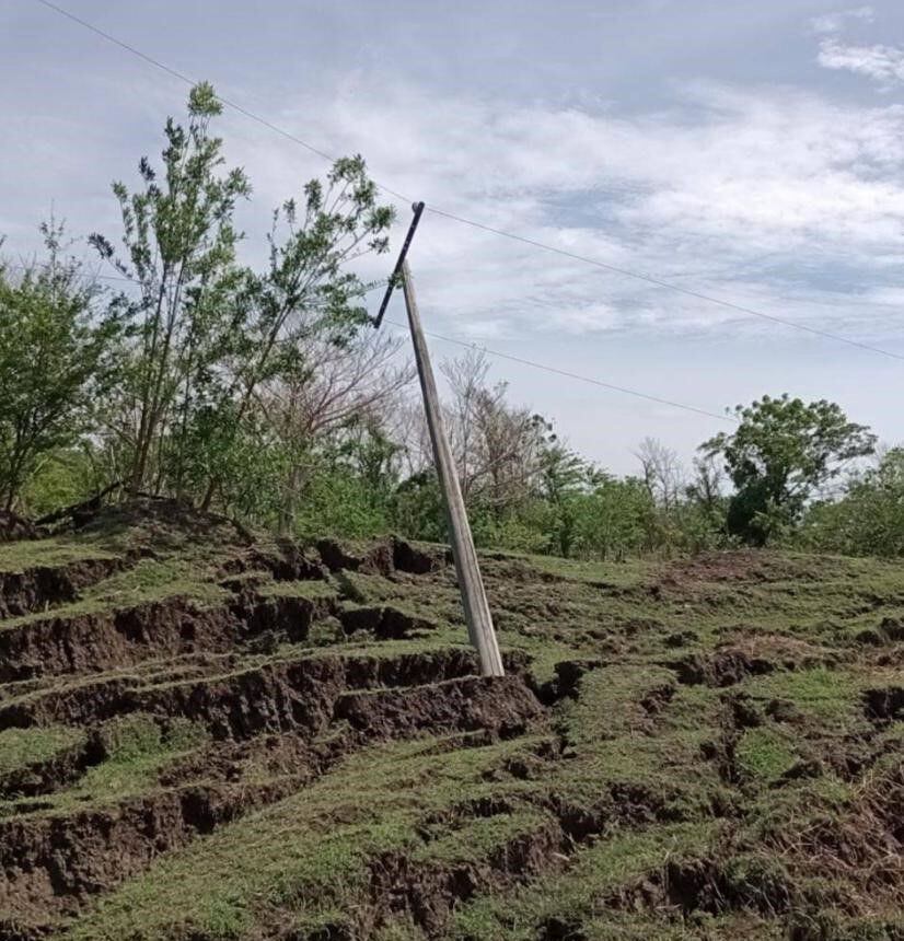 Una vereda y tres barrios fueron evacuados por alto riesgo en Puerto Escondido. Foto: Afinia.