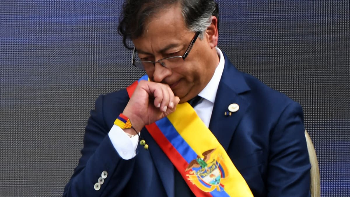 Al Oído: el Gobierno de los falsos aplausos